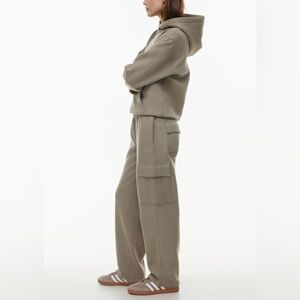 TNA Cozy Fleece Mega Cargo Sweatpant | Regular size | Modern Taupe color